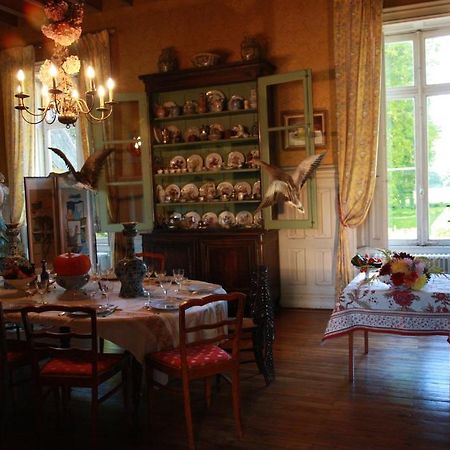 Chateau De Montriou Feneu Buitenkant foto
