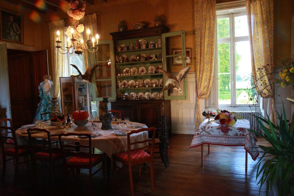 Chateau De Montriou Feneu Buitenkant foto
